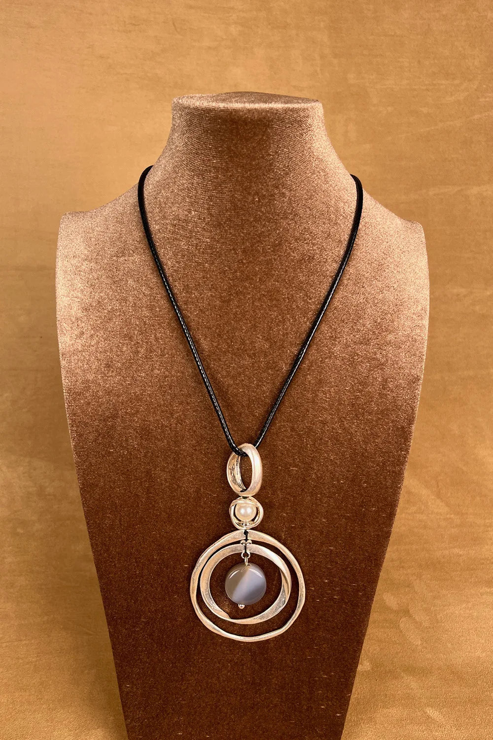 Çelik Halka Detaylı Deri Kolye