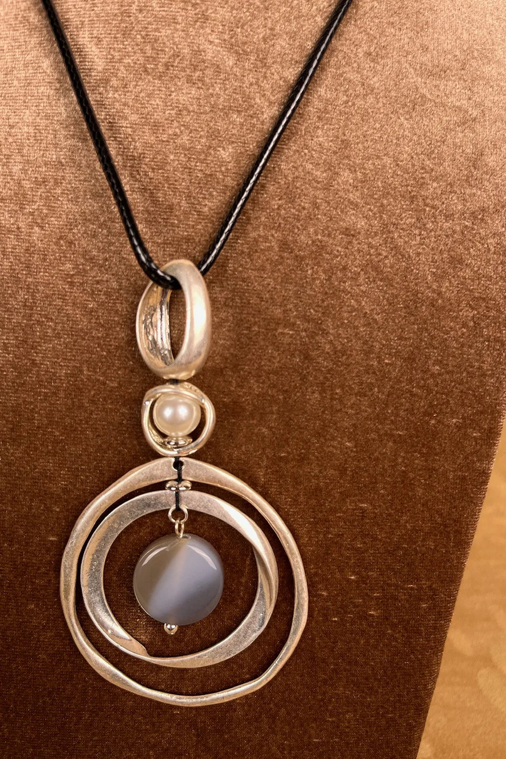 Çelik Halka Detaylı Deri Kolye