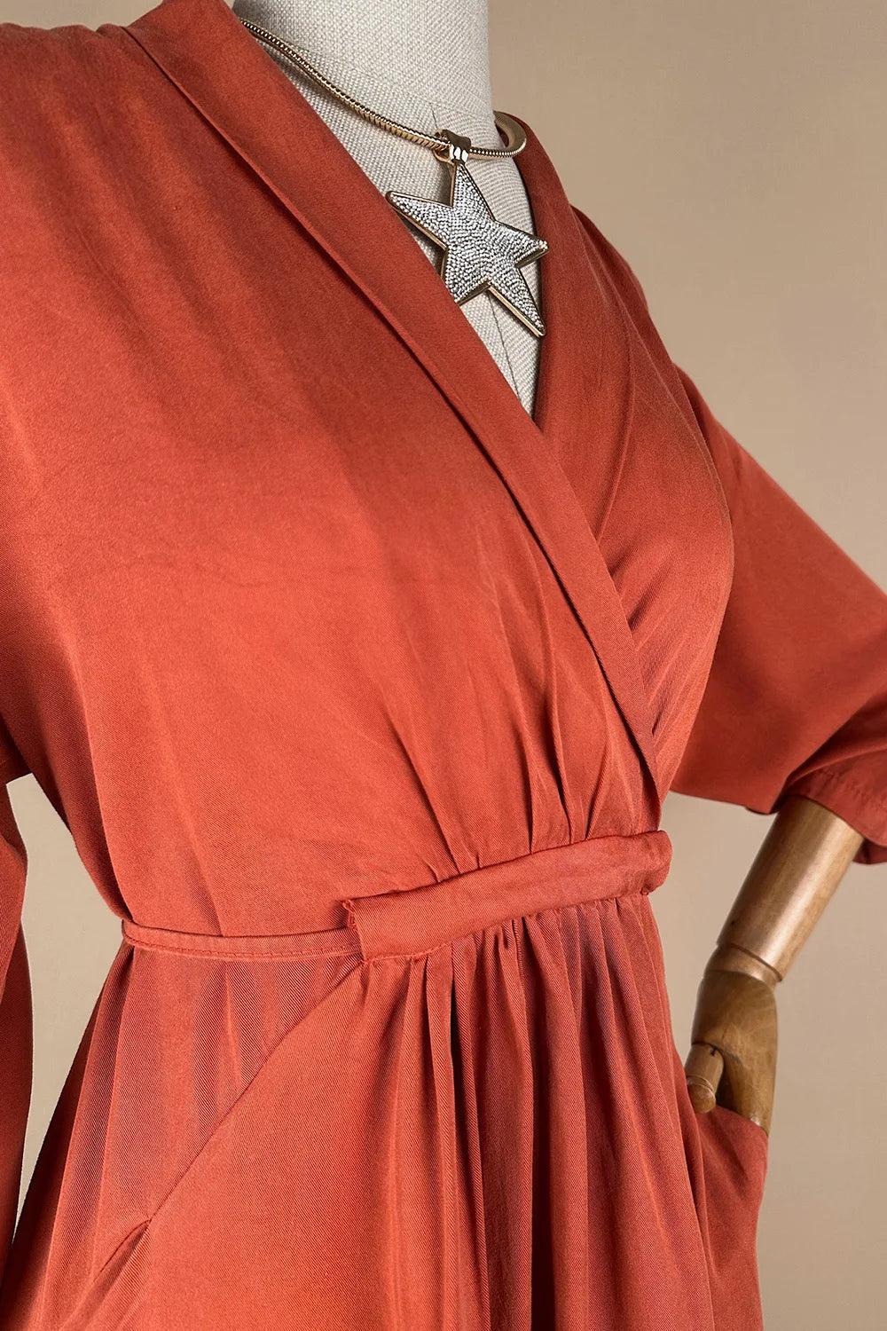 Beli İp Detaylı Elbise