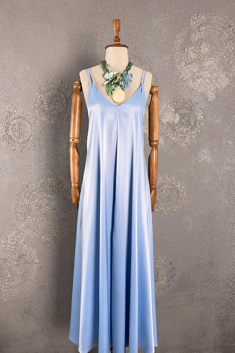 Şık Maxi Saten Elbise