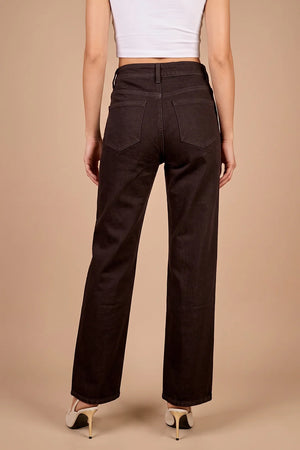 Siyah yüksek bel kırçıllı kadın jeans, geniş paça kesim, arka cep detaylı, klasik denim görünüm