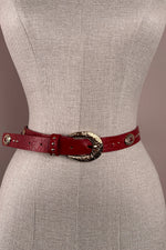 Bordo deri kemer, vintage görünümlü kadın aksesuar, altın detaylı toka, studs süslemeli, orta boy