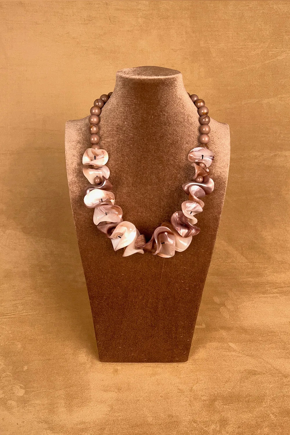 Boncuklu Organik Formlu Kolye