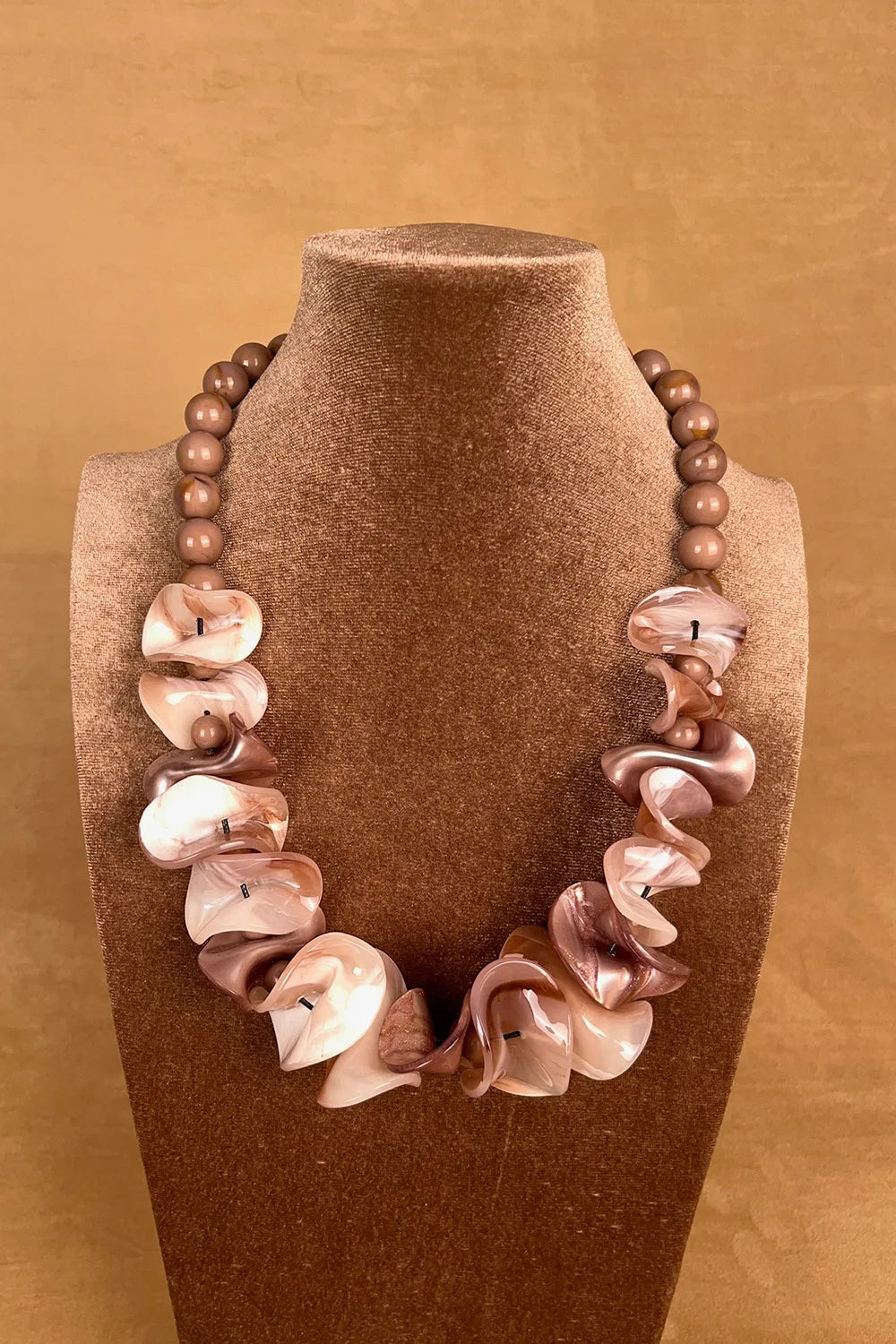 Boncuklu Organik Formlu Kolye