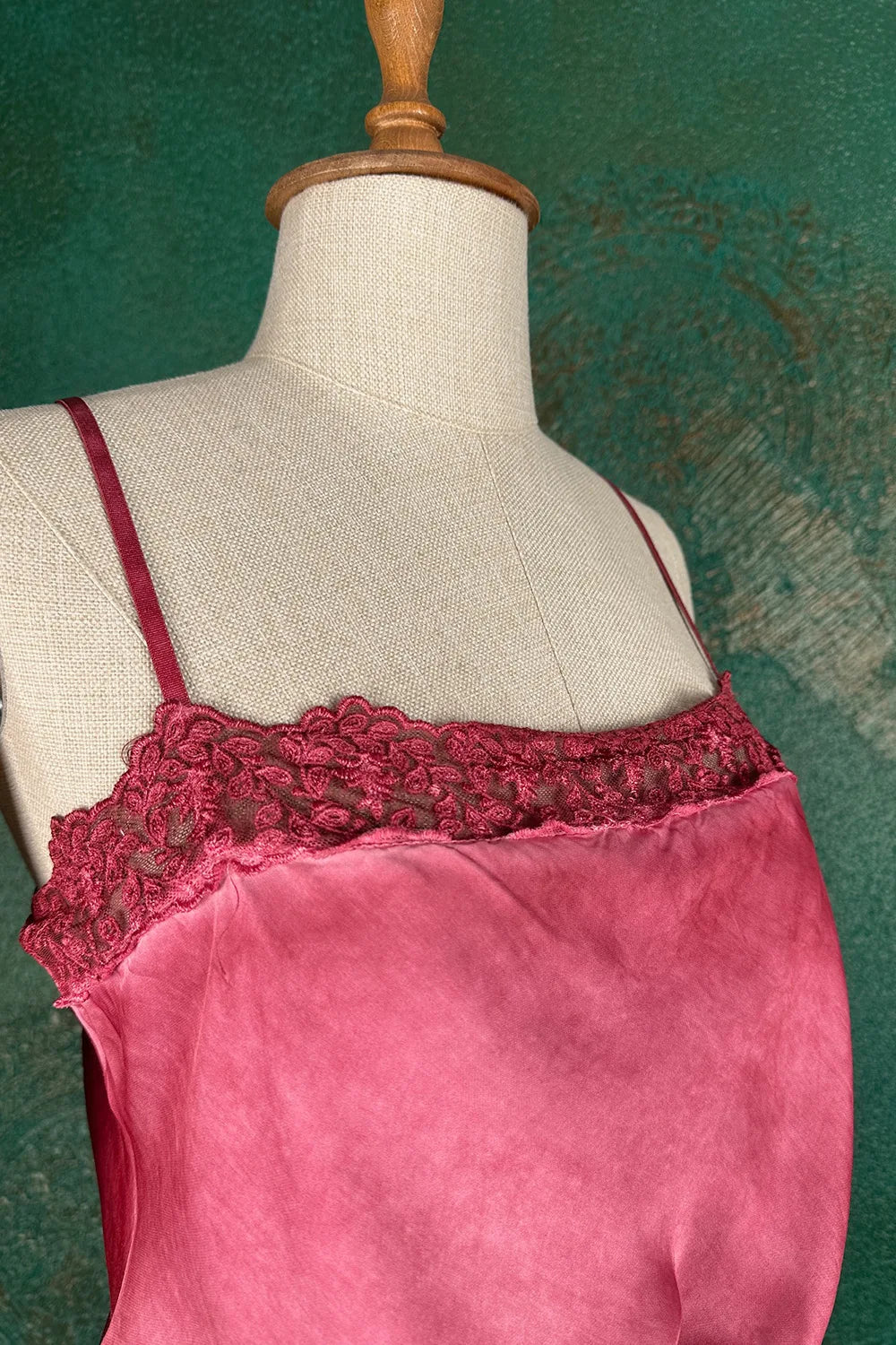 Dantel Detaylı Saten Bluz