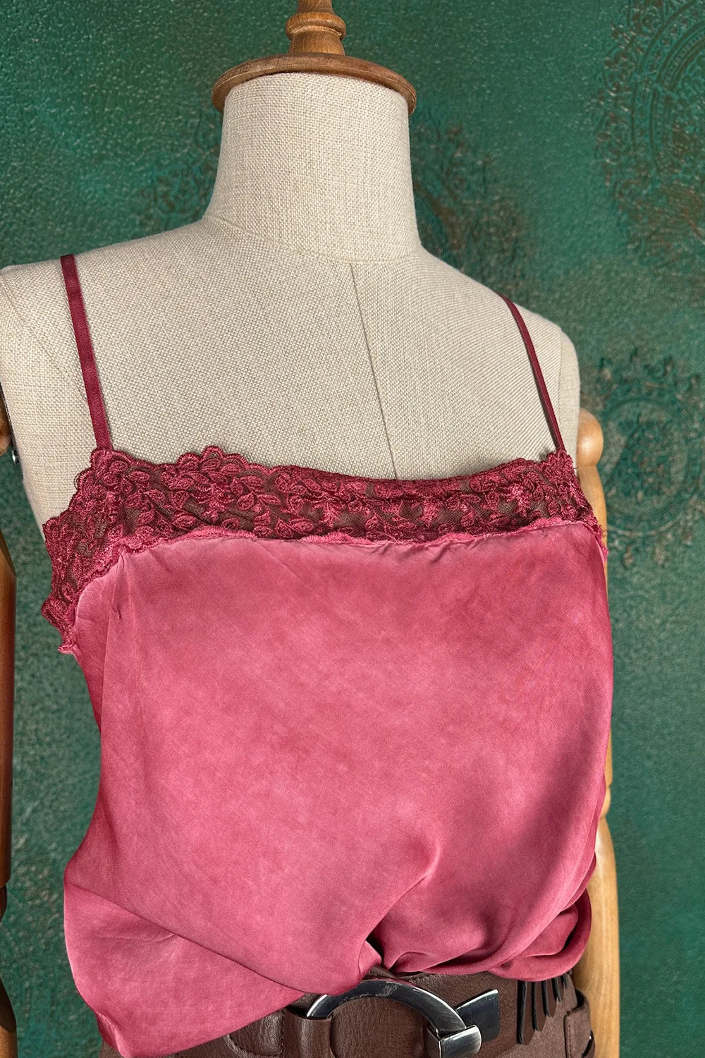 Dantel Detaylı Saten Bluz