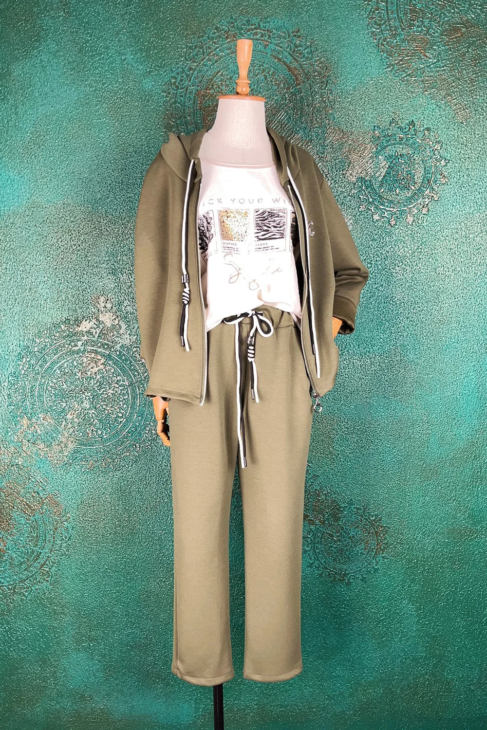 Kapüşonlu Eşofman Takım