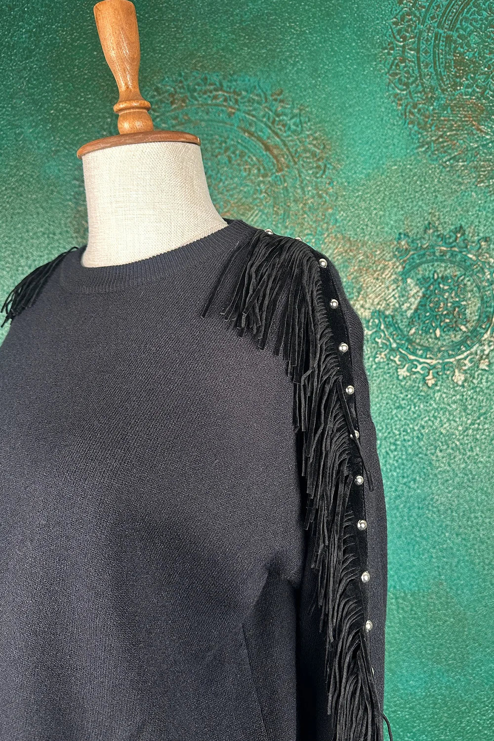 Püskül Detaylı Triko Kazak