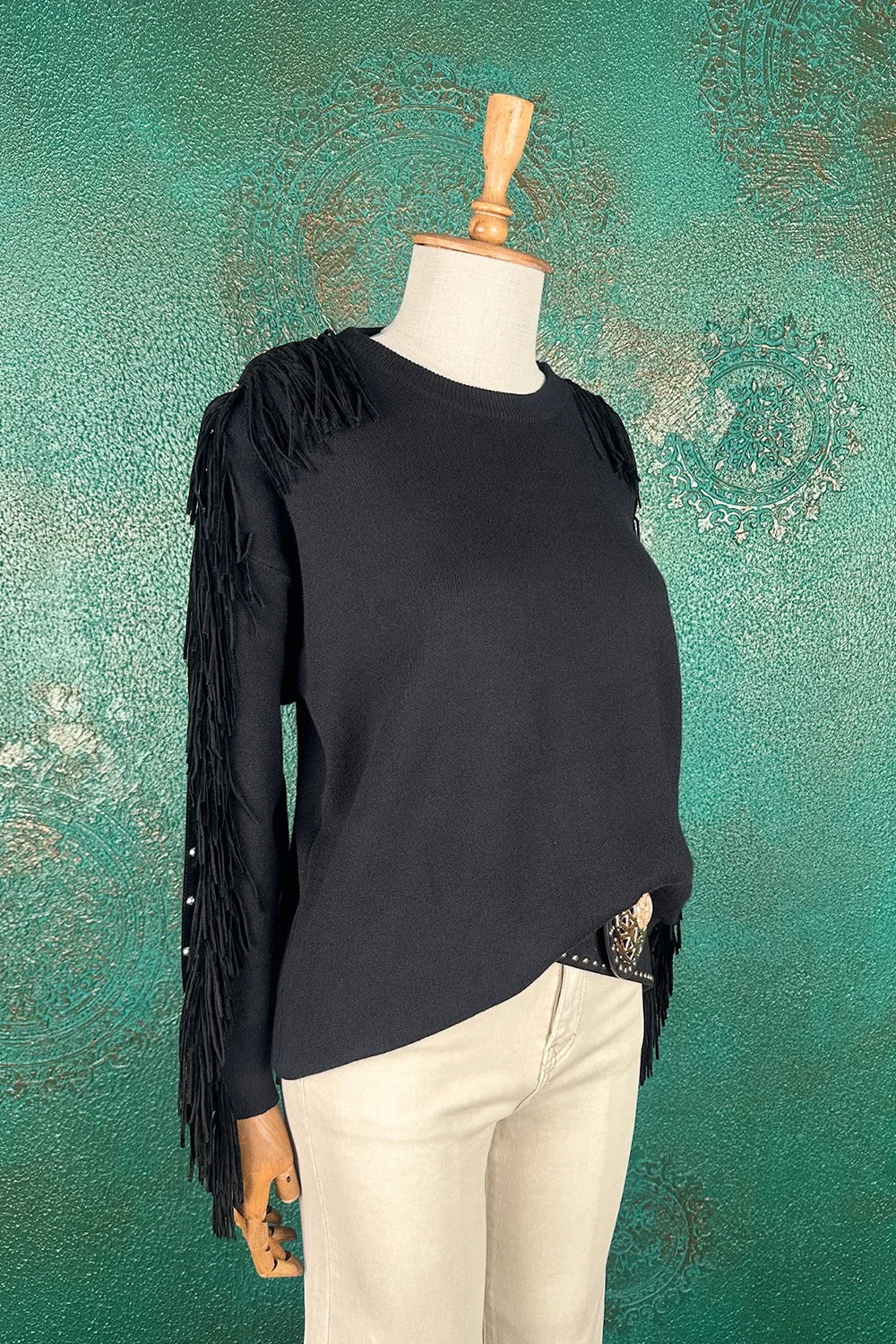 Püskül Detaylı Triko Kazak