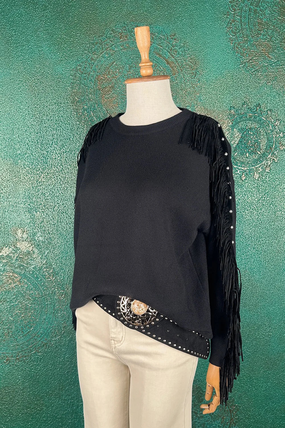 Püskül Detaylı Triko Kazak