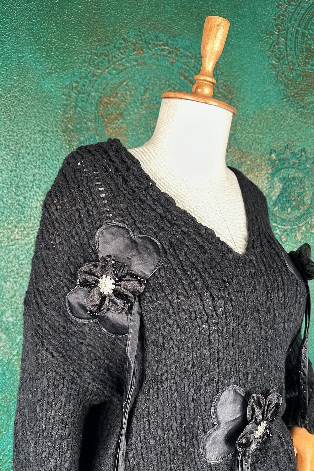 Çiçek Aplikeli Kazak