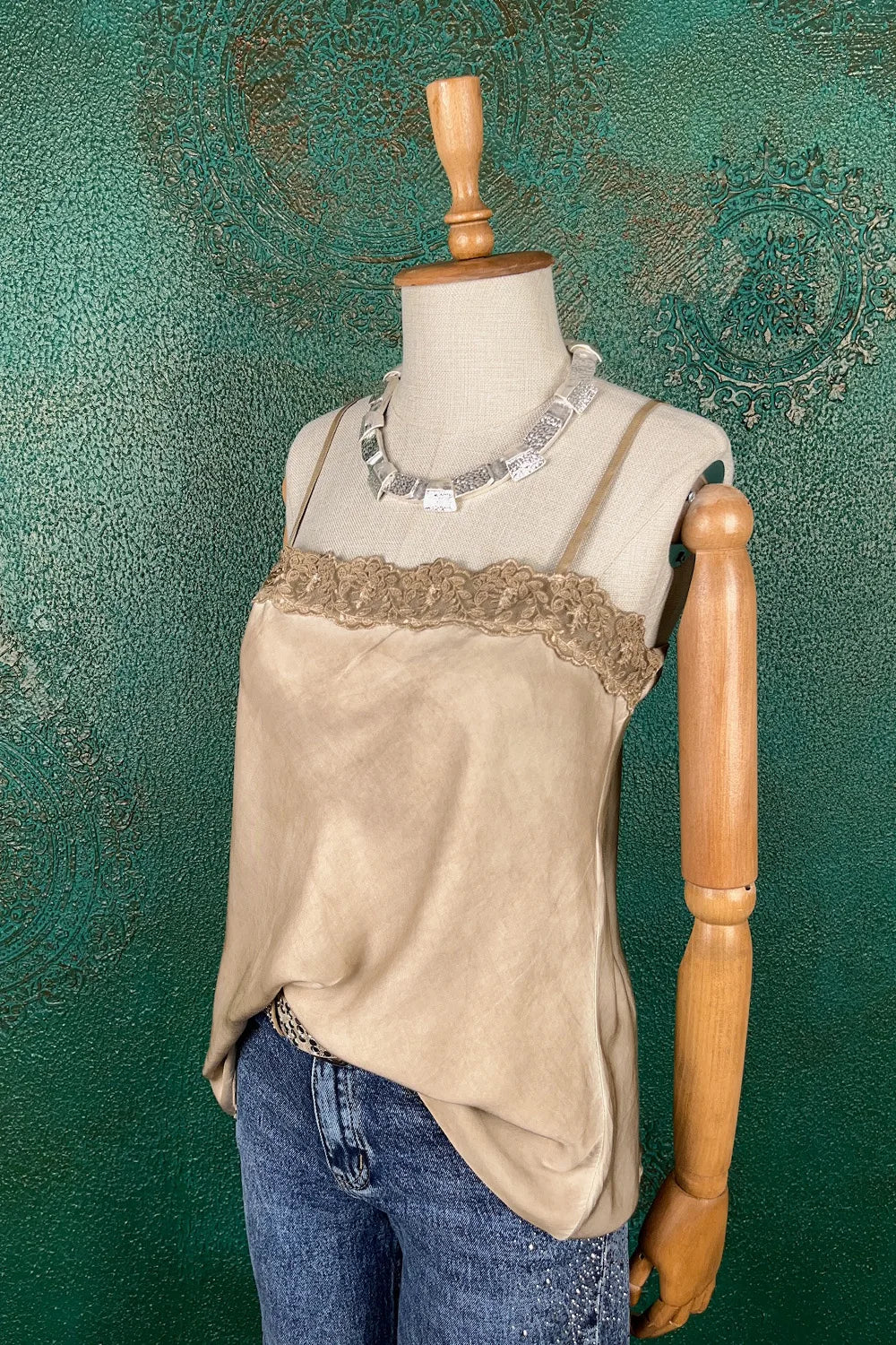 Dantel Detaylı Saten Bluz