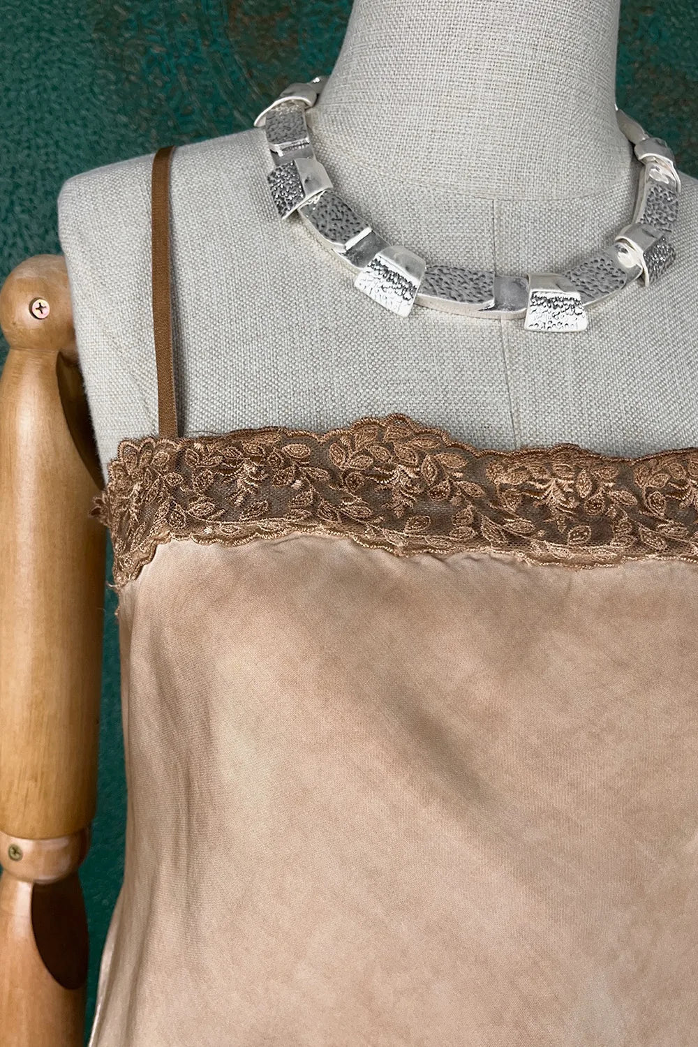 Dantel Detaylı Saten Bluz