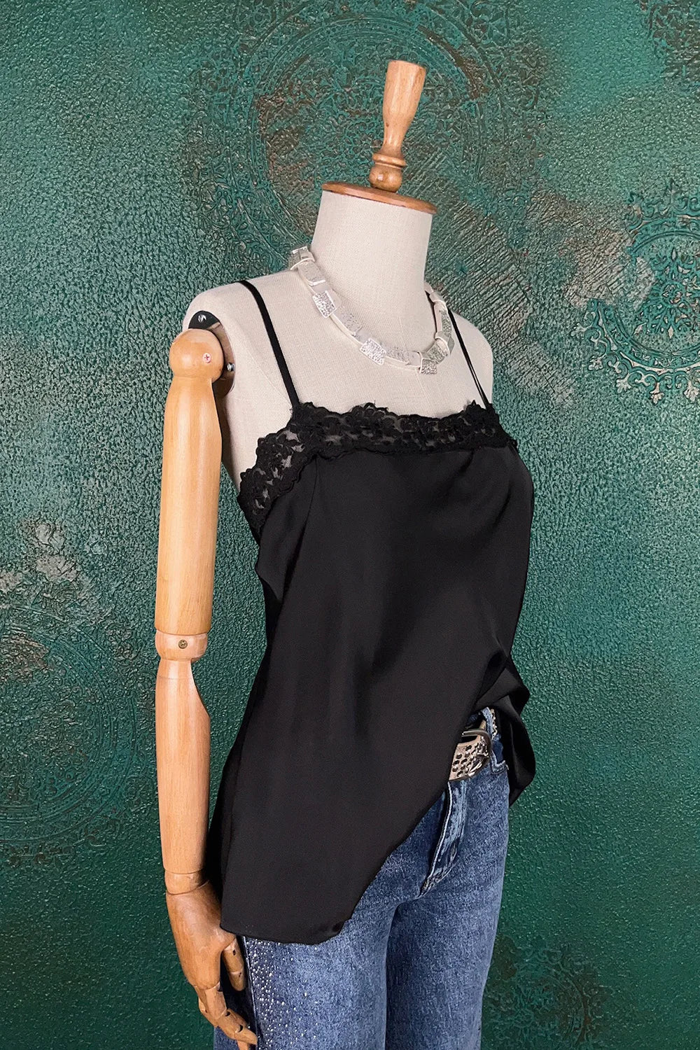 Dantel Detaylı Saten Bluz