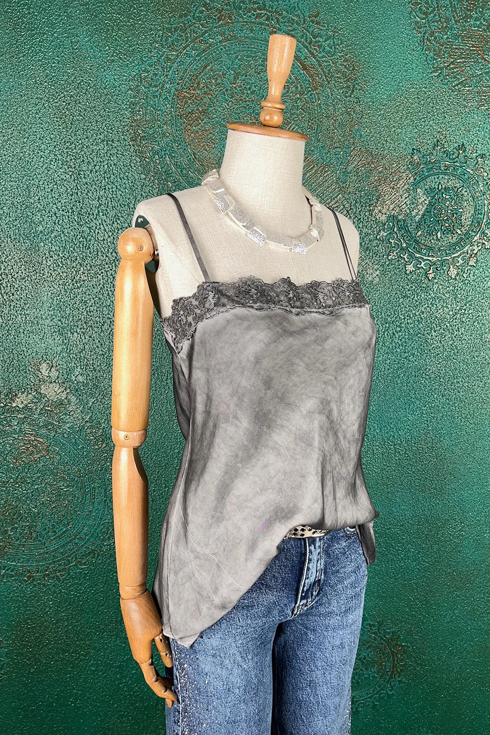 Dantel Detaylı Saten Bluz