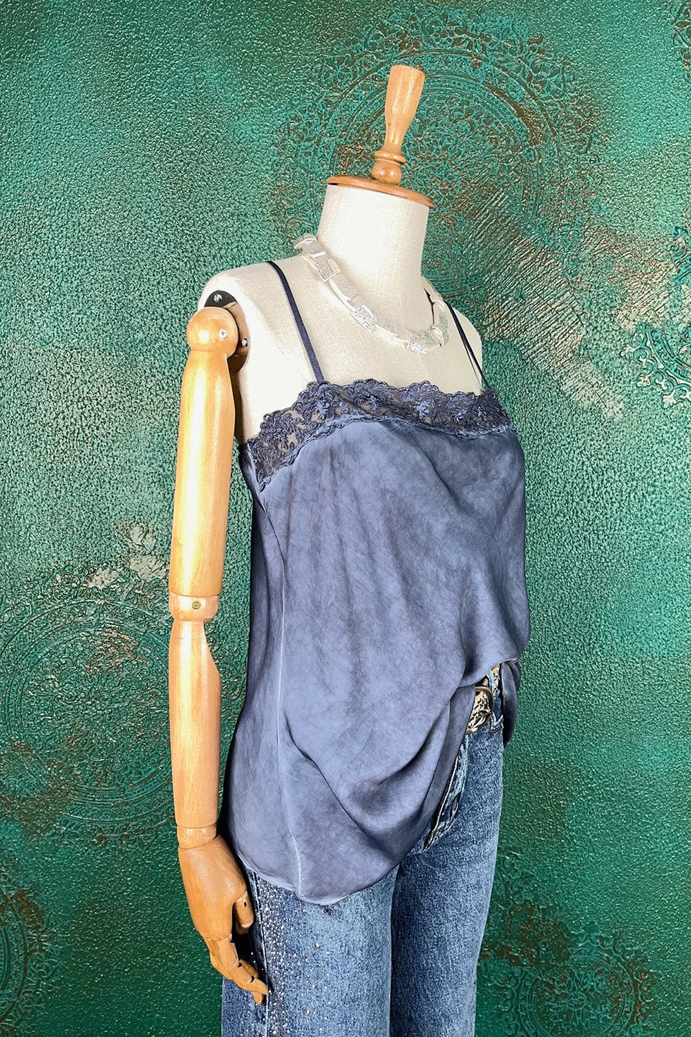 Dantel Detaylı Saten Bluz