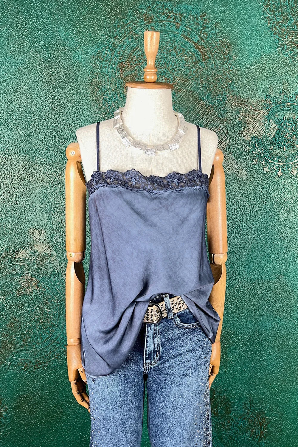 Dantel Detaylı Saten Bluz