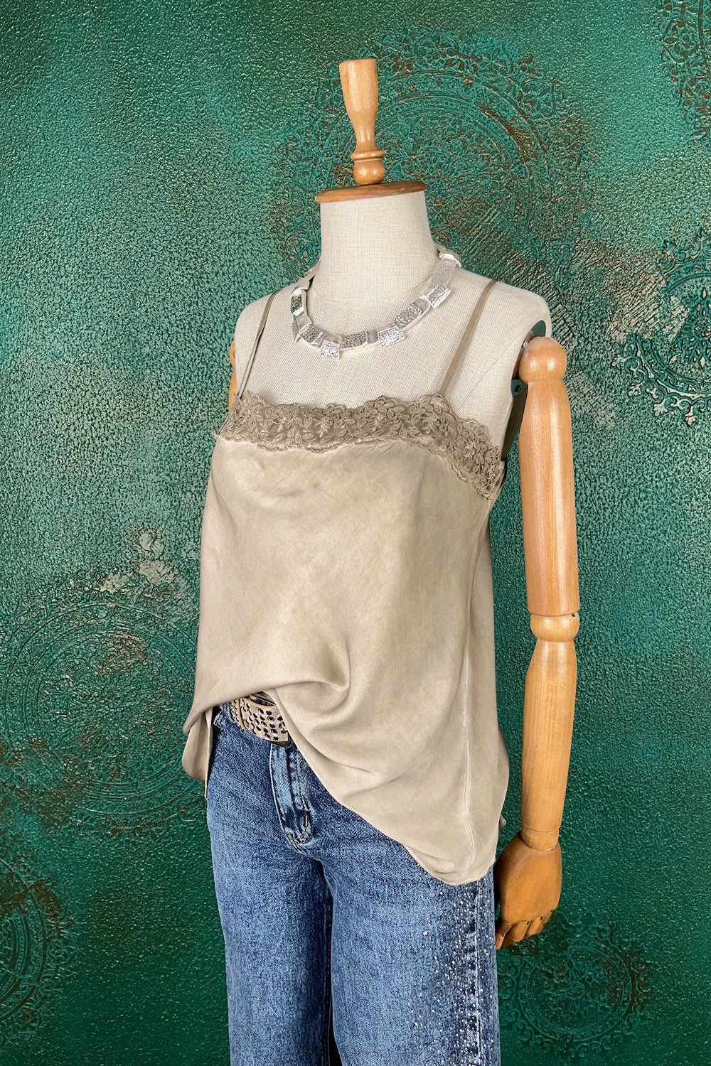 Dantel Detaylı Saten Bluz