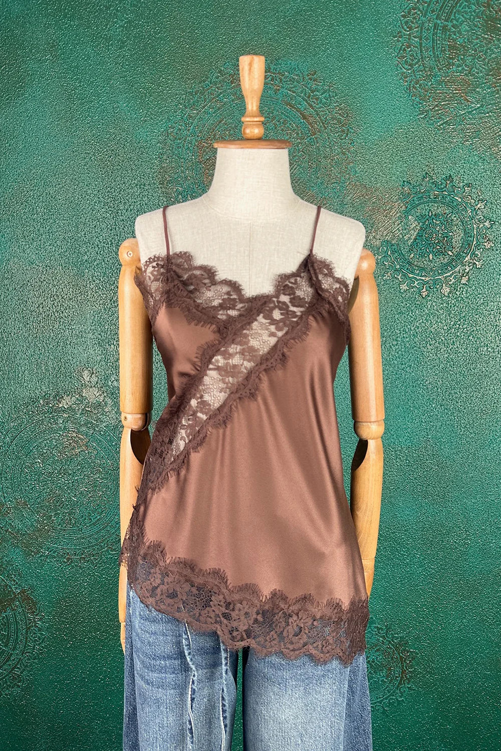 Dantel Detaylı Askılı Bluz