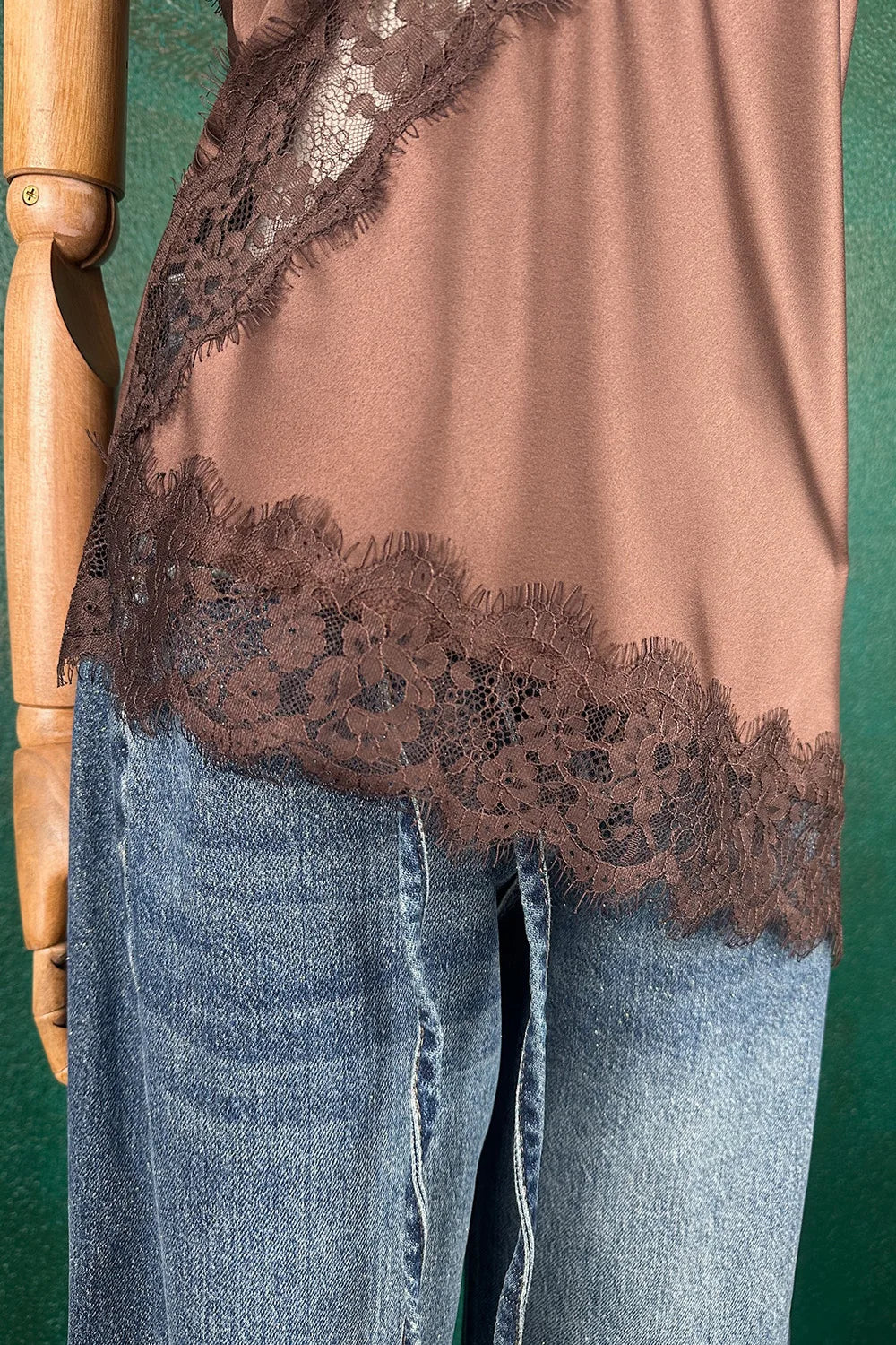 Dantel Detaylı Askılı Bluz