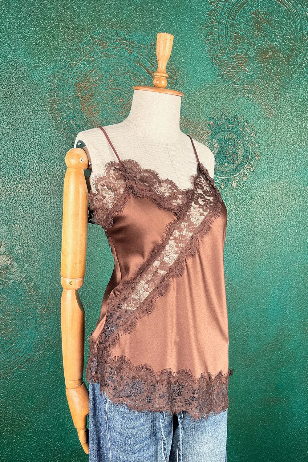 Dantel Detaylı Askılı Bluz