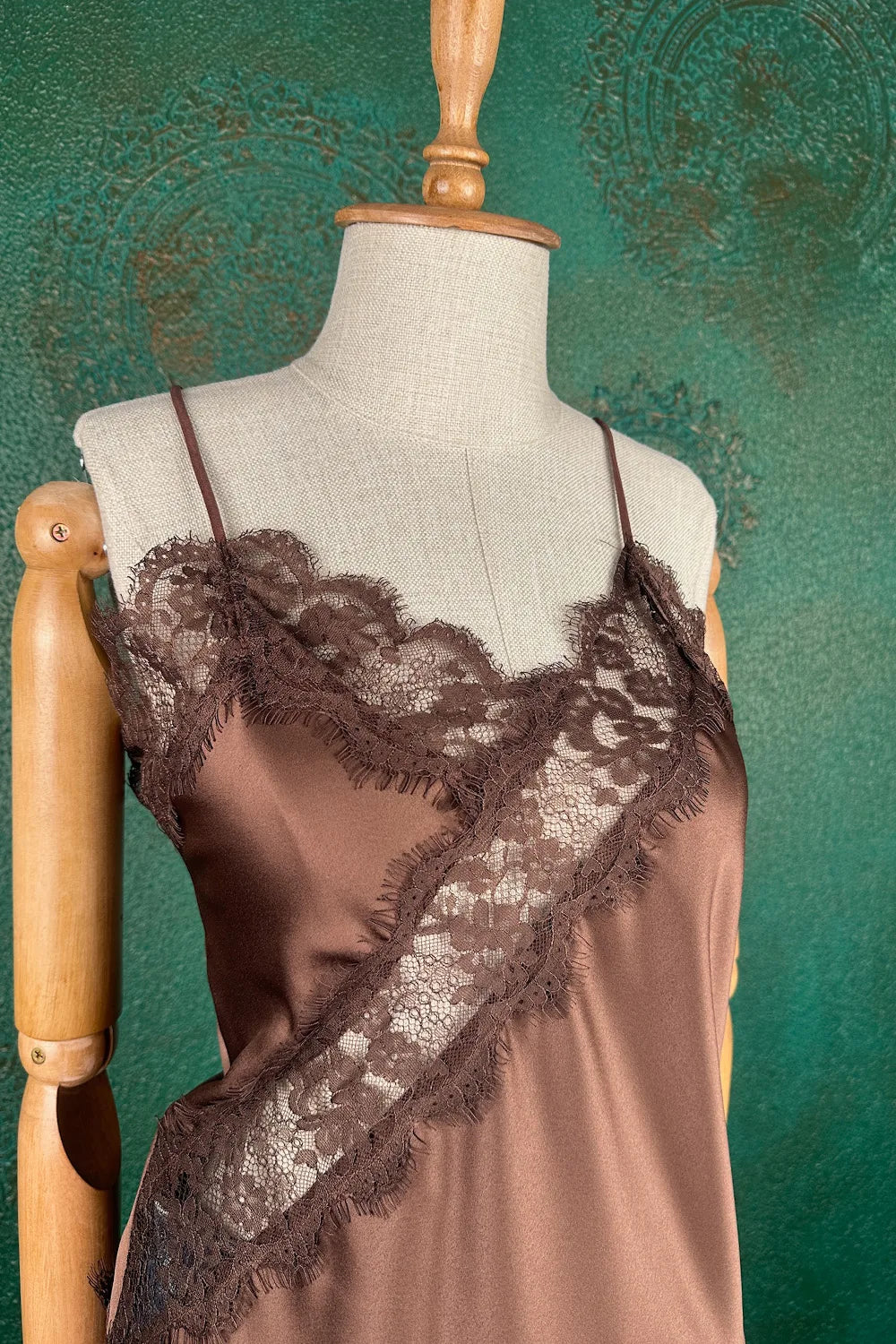 Dantel Detaylı Askılı Bluz