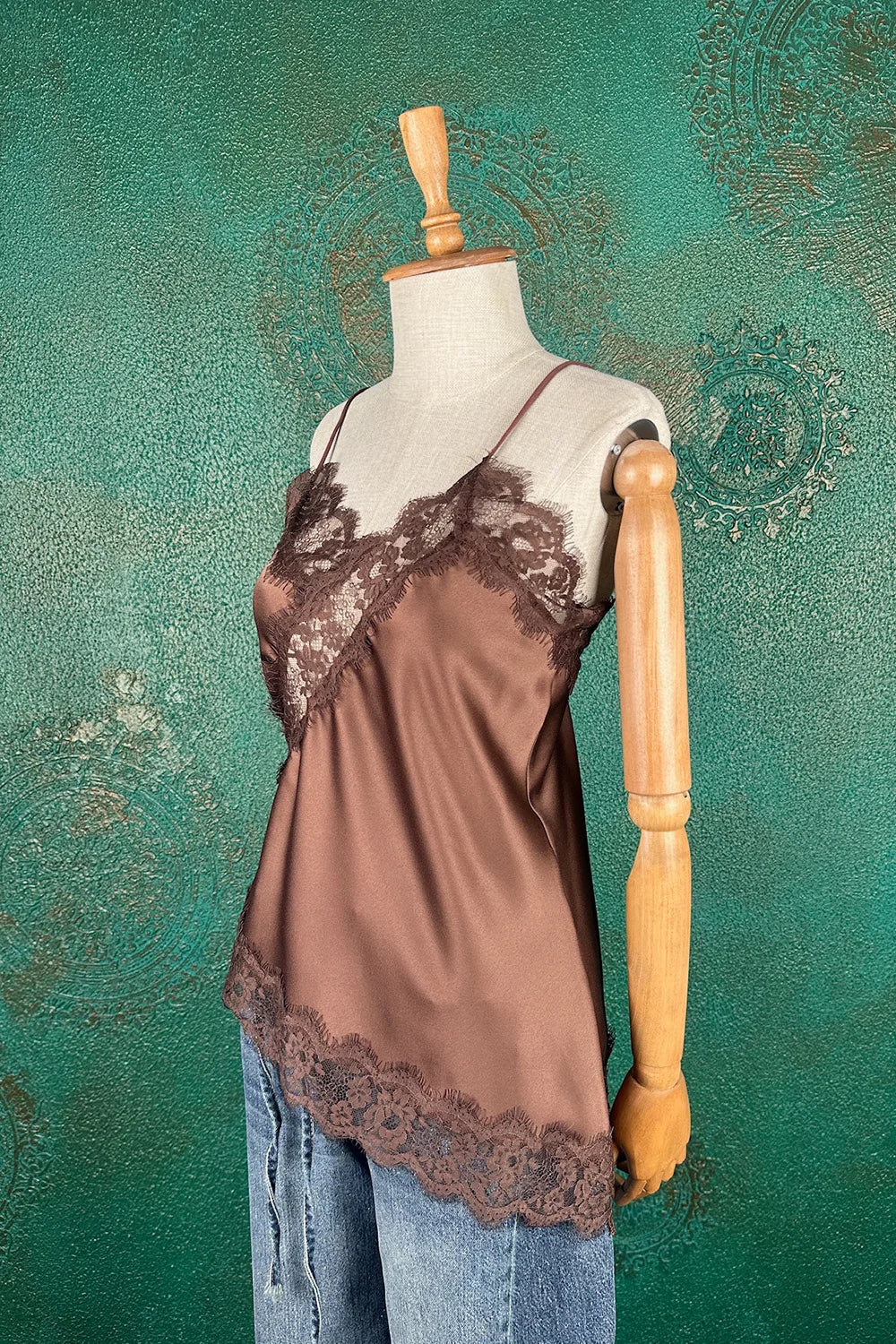 Dantel Detaylı Askılı Bluz