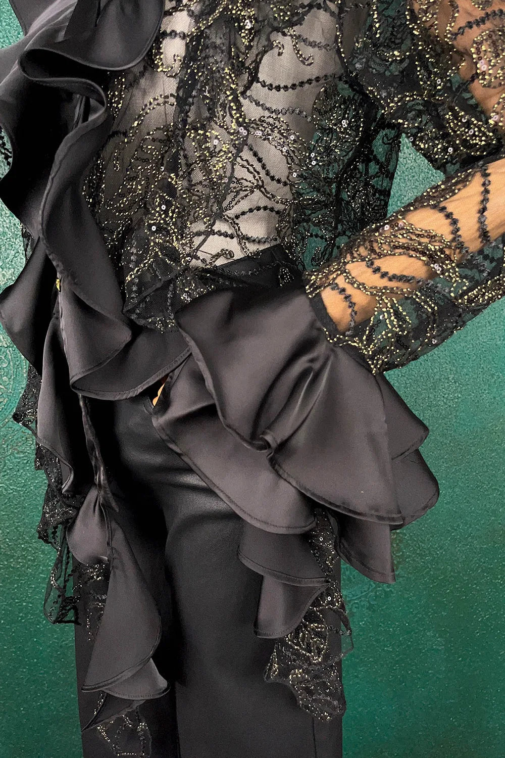 Fırfır Detaylı Dantel Gömlek