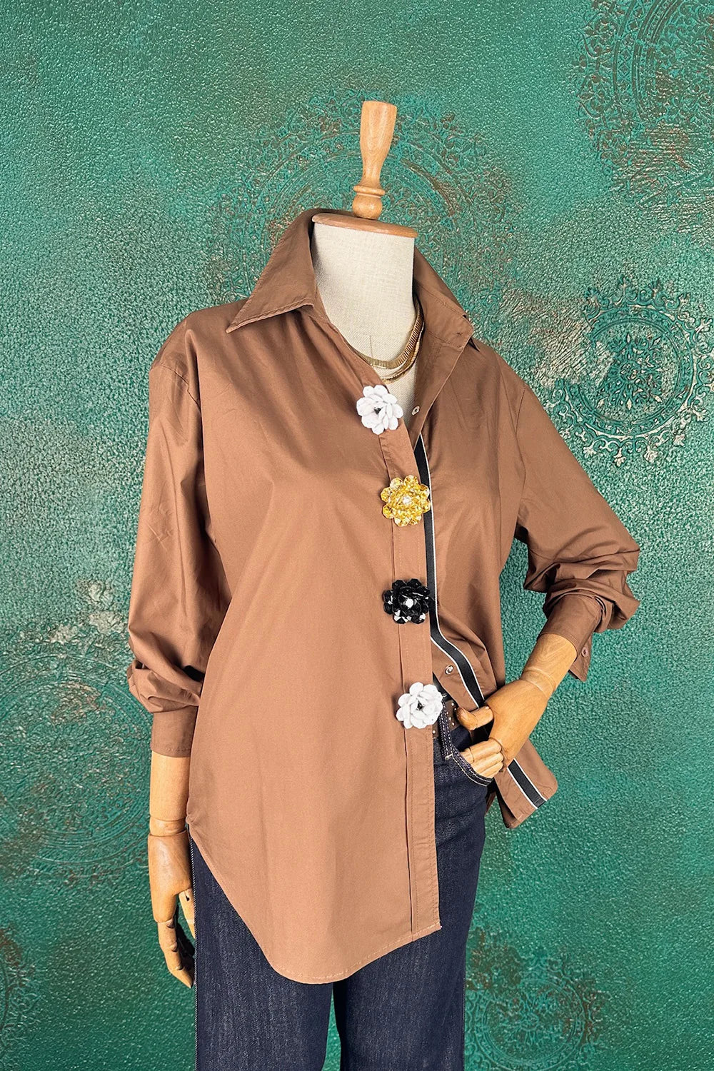 Çiçek Detaylı Gömlek