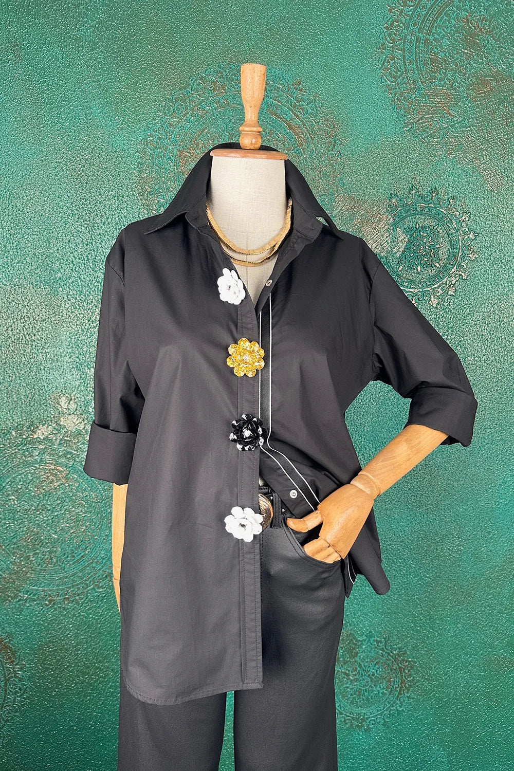 Çiçek Detaylı Gömlek