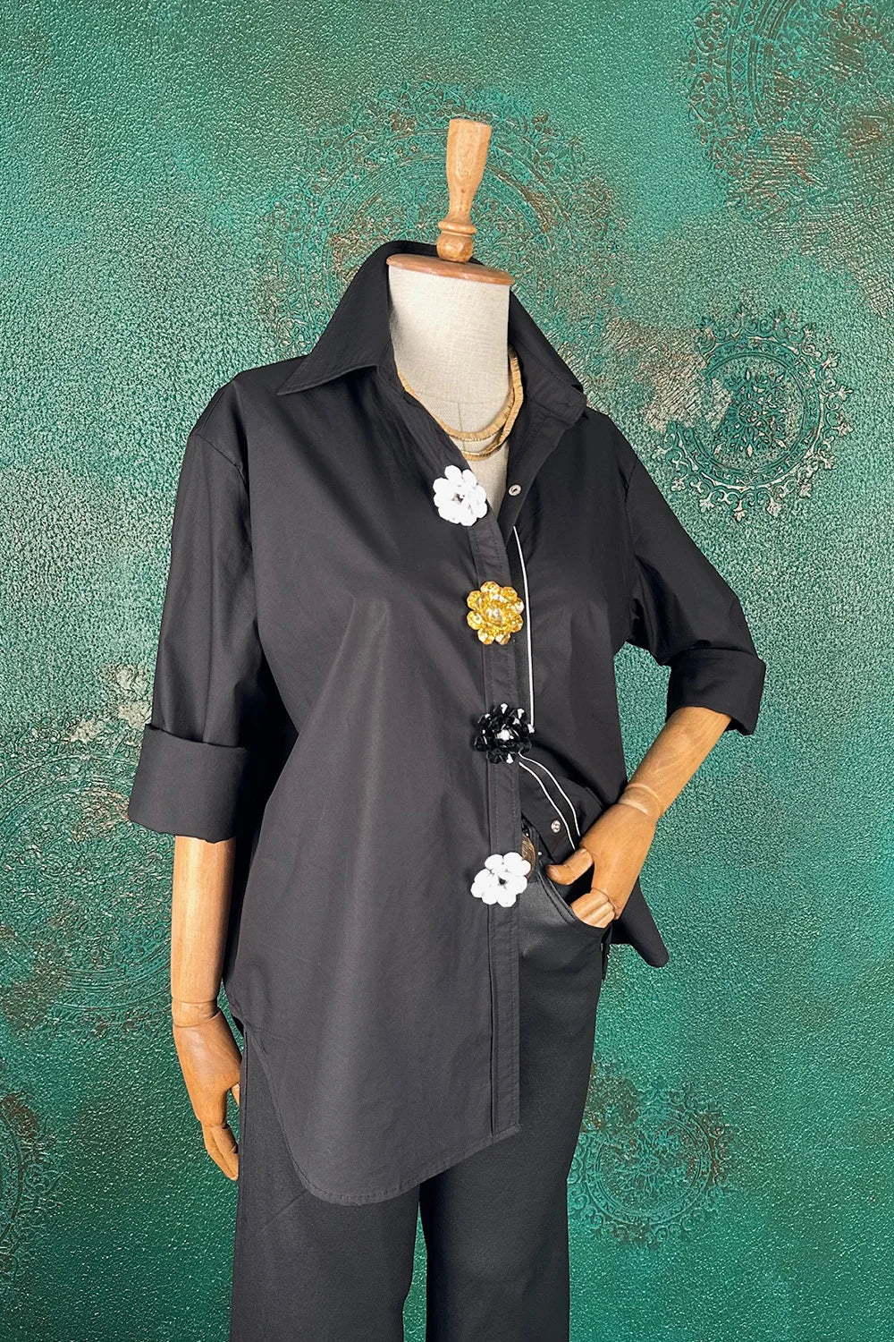 Çiçek Detaylı Gömlek