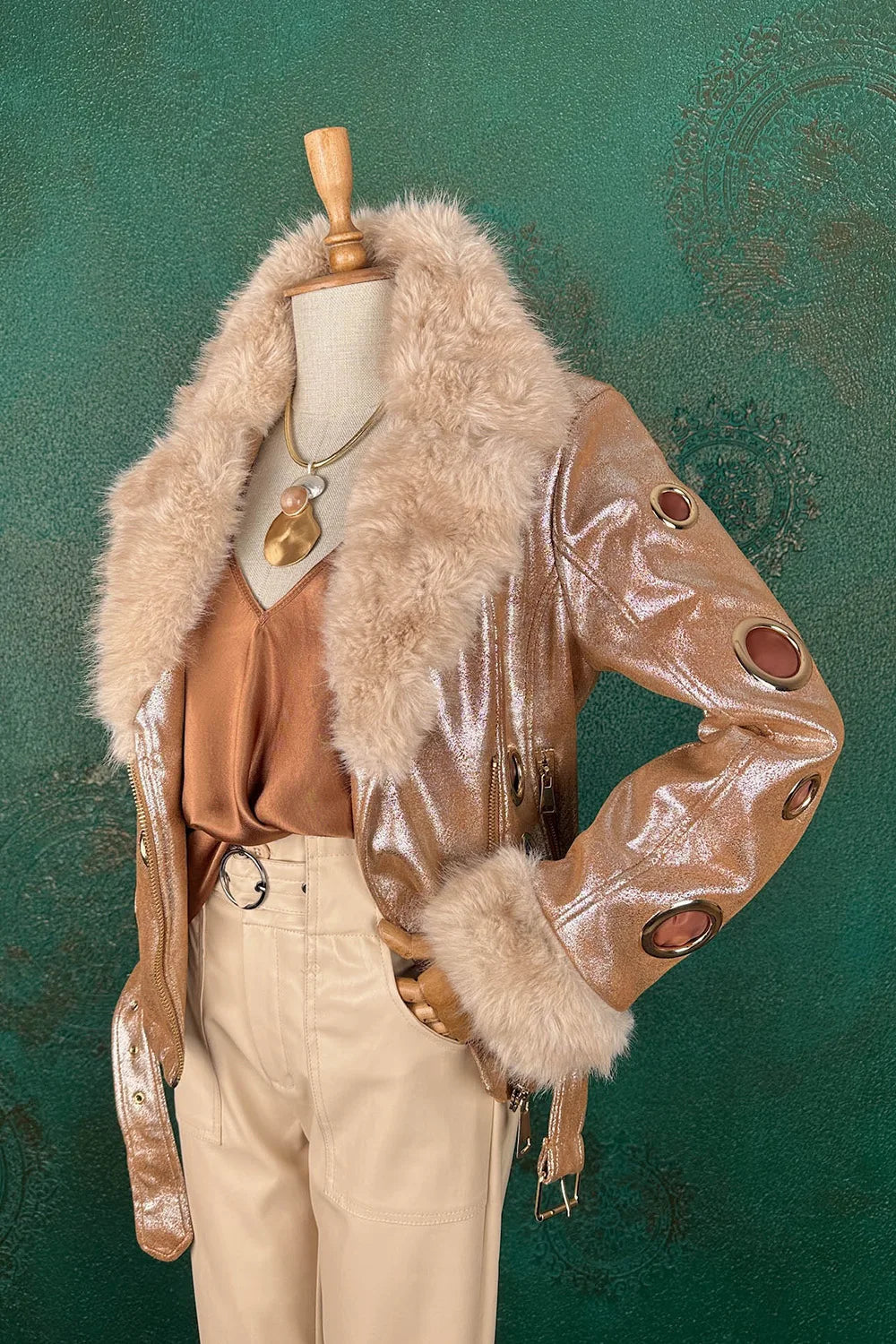 Kürk Detaylı Parlak Bronz Mont