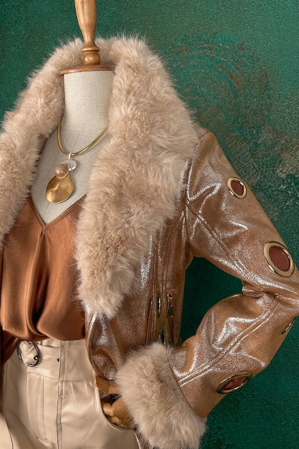 Kürk Detaylı Parlak Bronz Mont