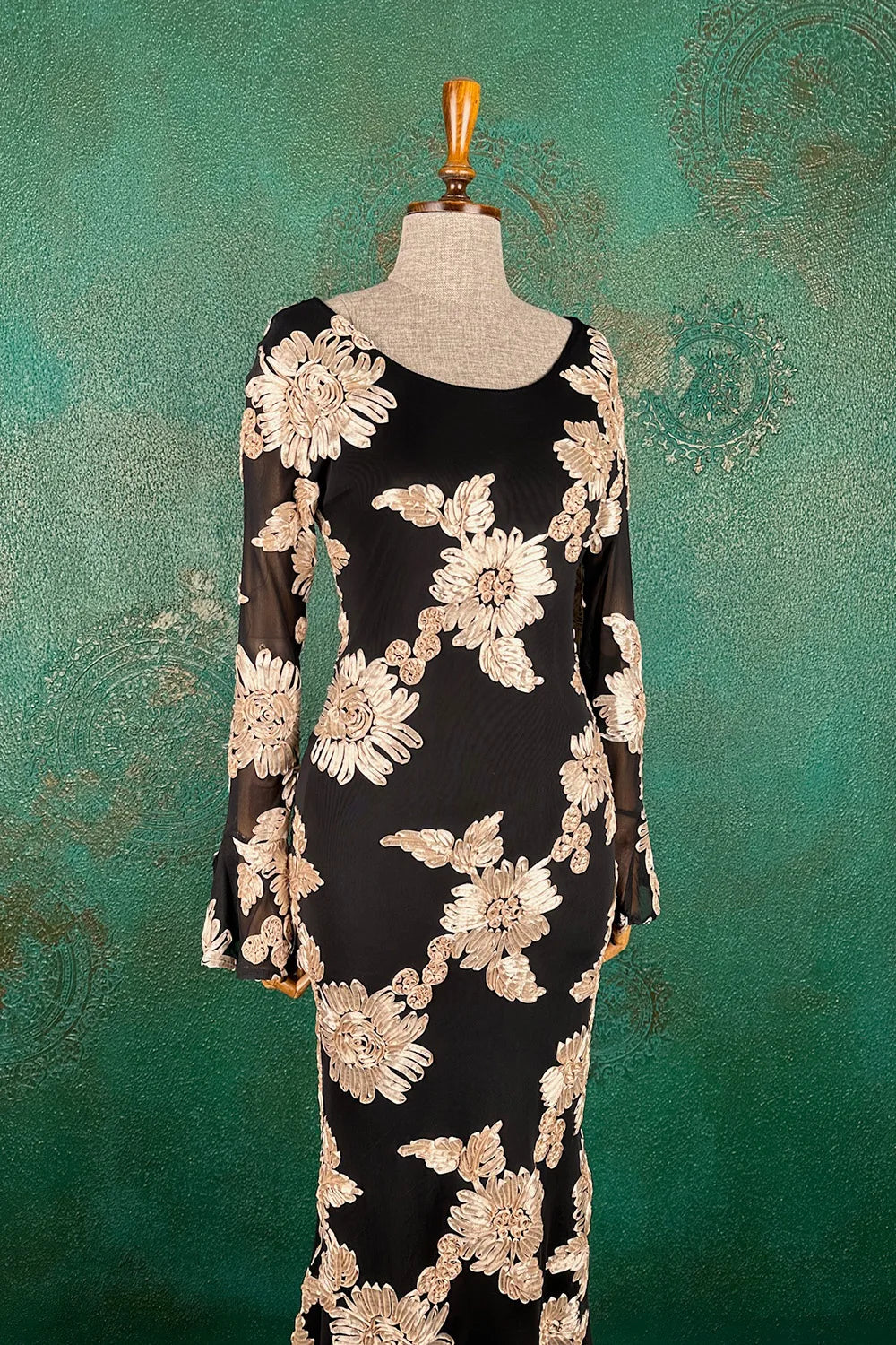Çiçek İşlemeli Uzun Elbise
