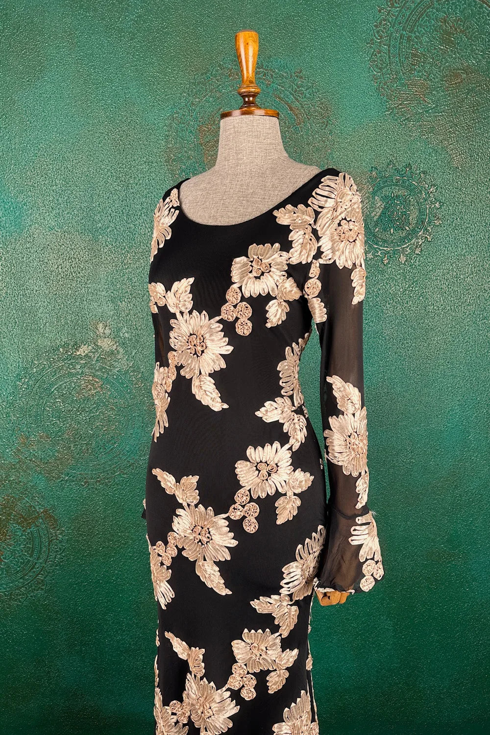 Çiçek İşlemeli Uzun Elbise