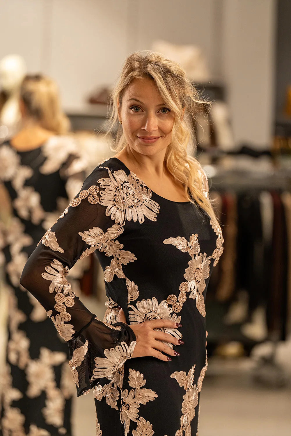 Çiçek İşlemeli Uzun Elbise