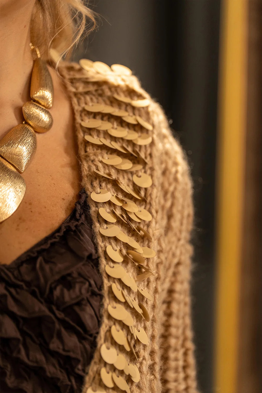 Pul İşlemeli Geniş Örgülü Hırka