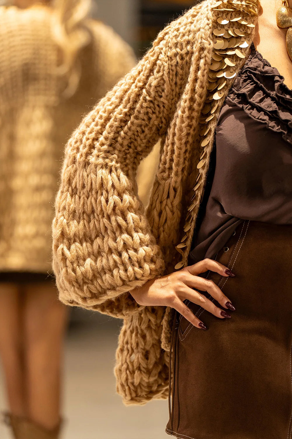 Pul İşlemeli Geniş Örgülü Hırka