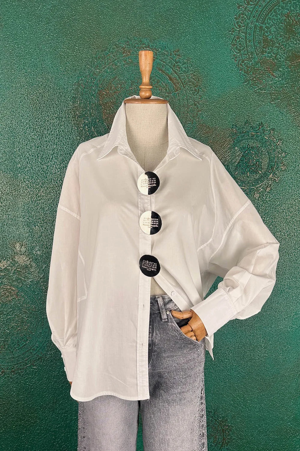 Metal Broşlu Modern Oversize Gömlek