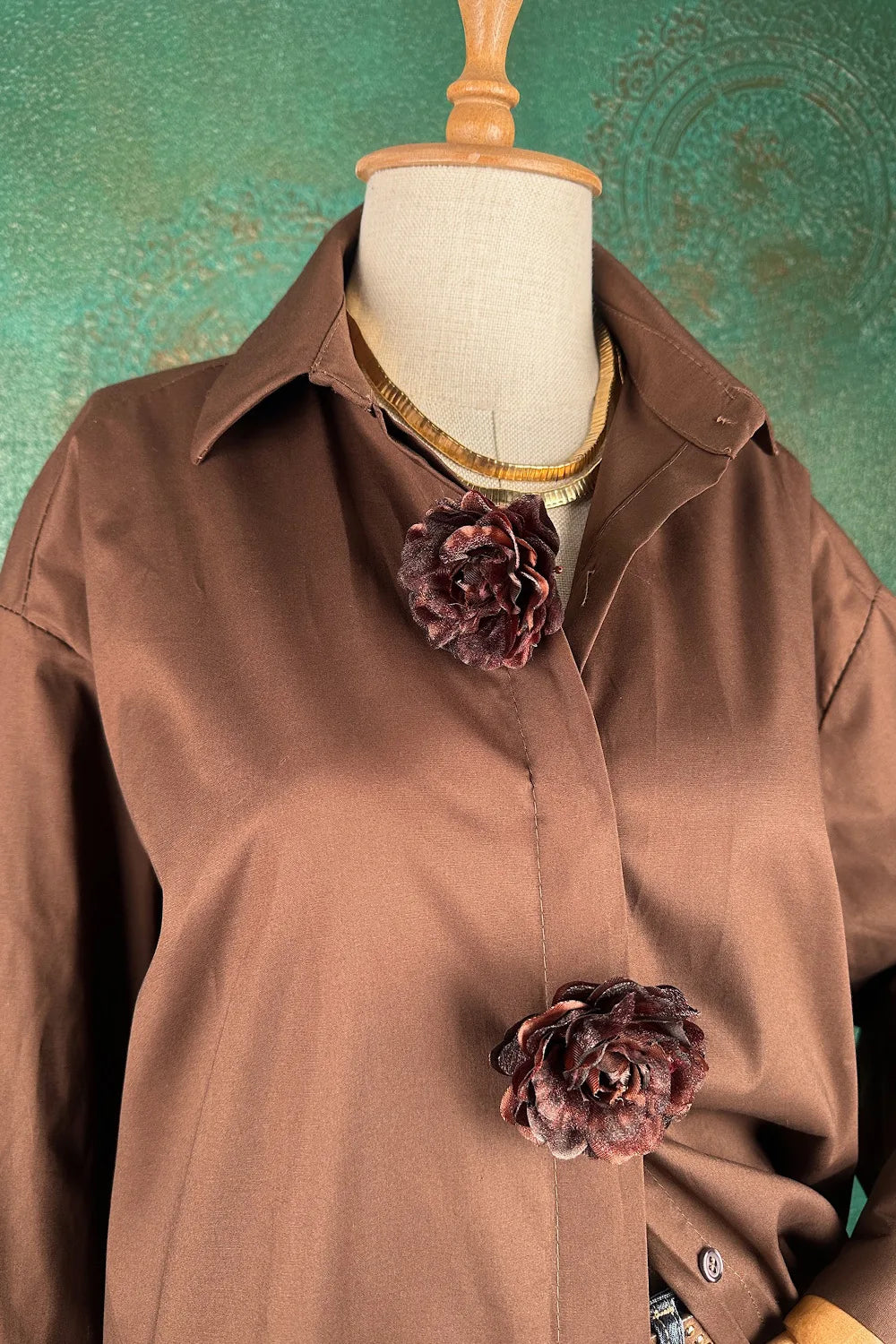 Çiçek Broşlu Oversize Gömlek