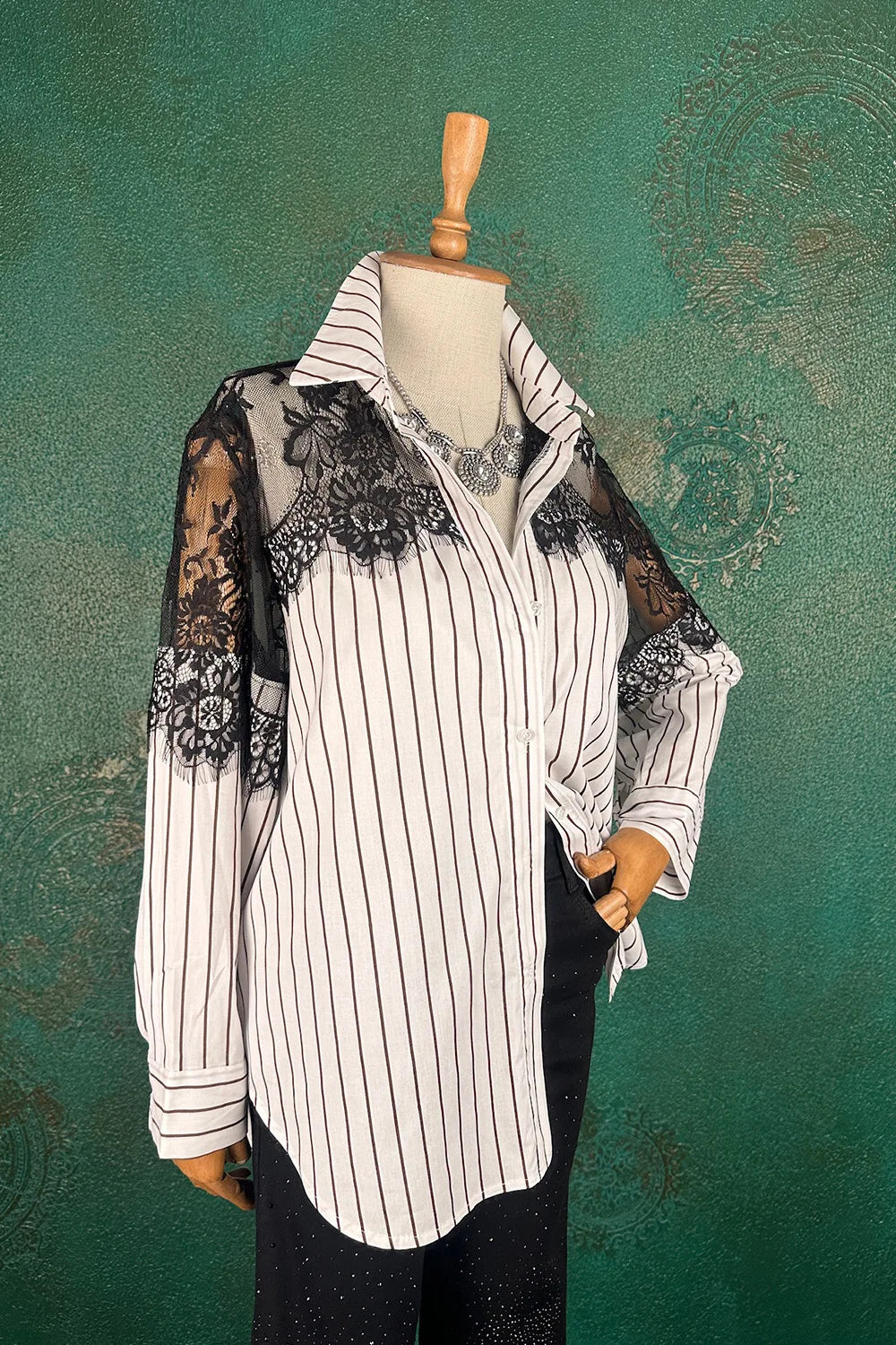 Dantel Detaylı Çizgili Gömlek