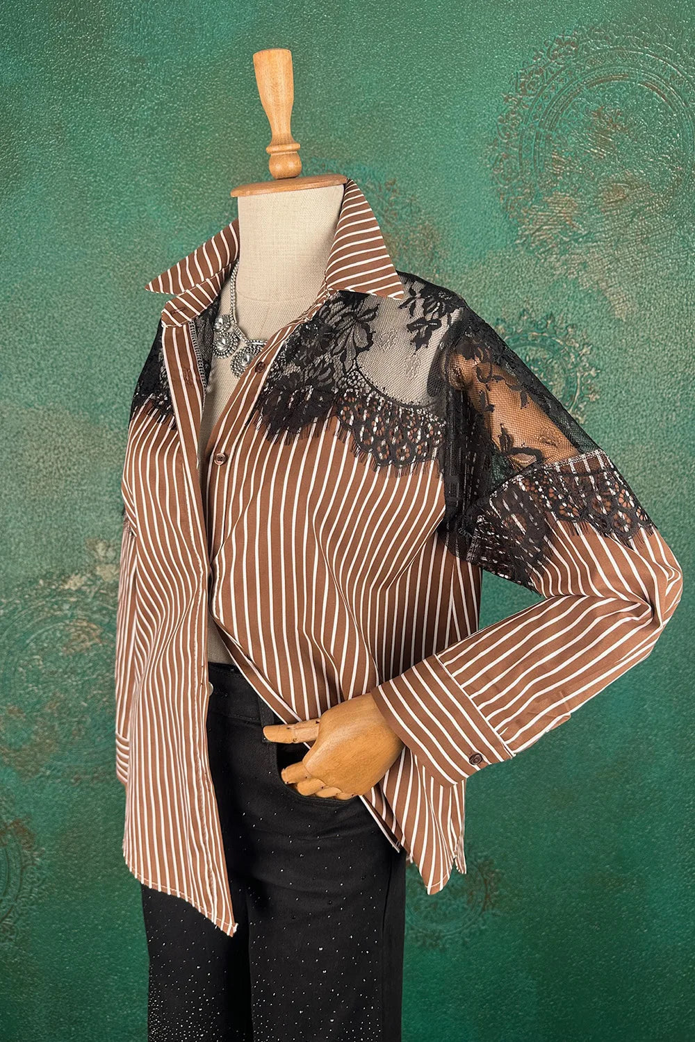 Dantel Detaylı Çizgili Gömlek