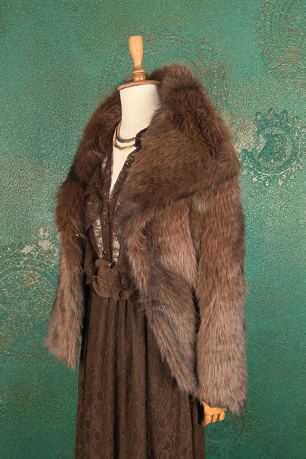 Geniş Yakalı Kürk Kaban