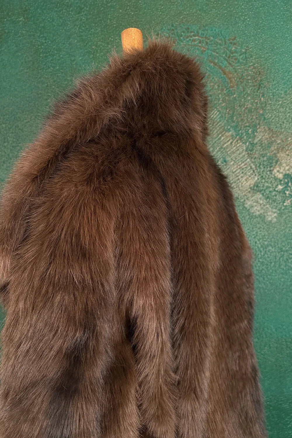 Geniş Yakalı Kürk Kaban