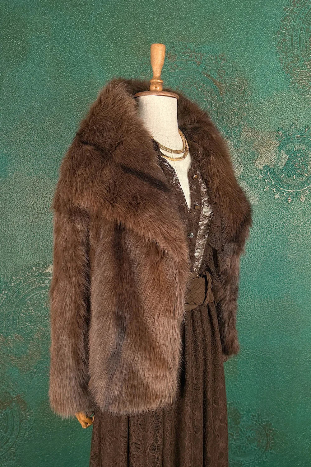 Geniş Yakalı Kürk Kaban