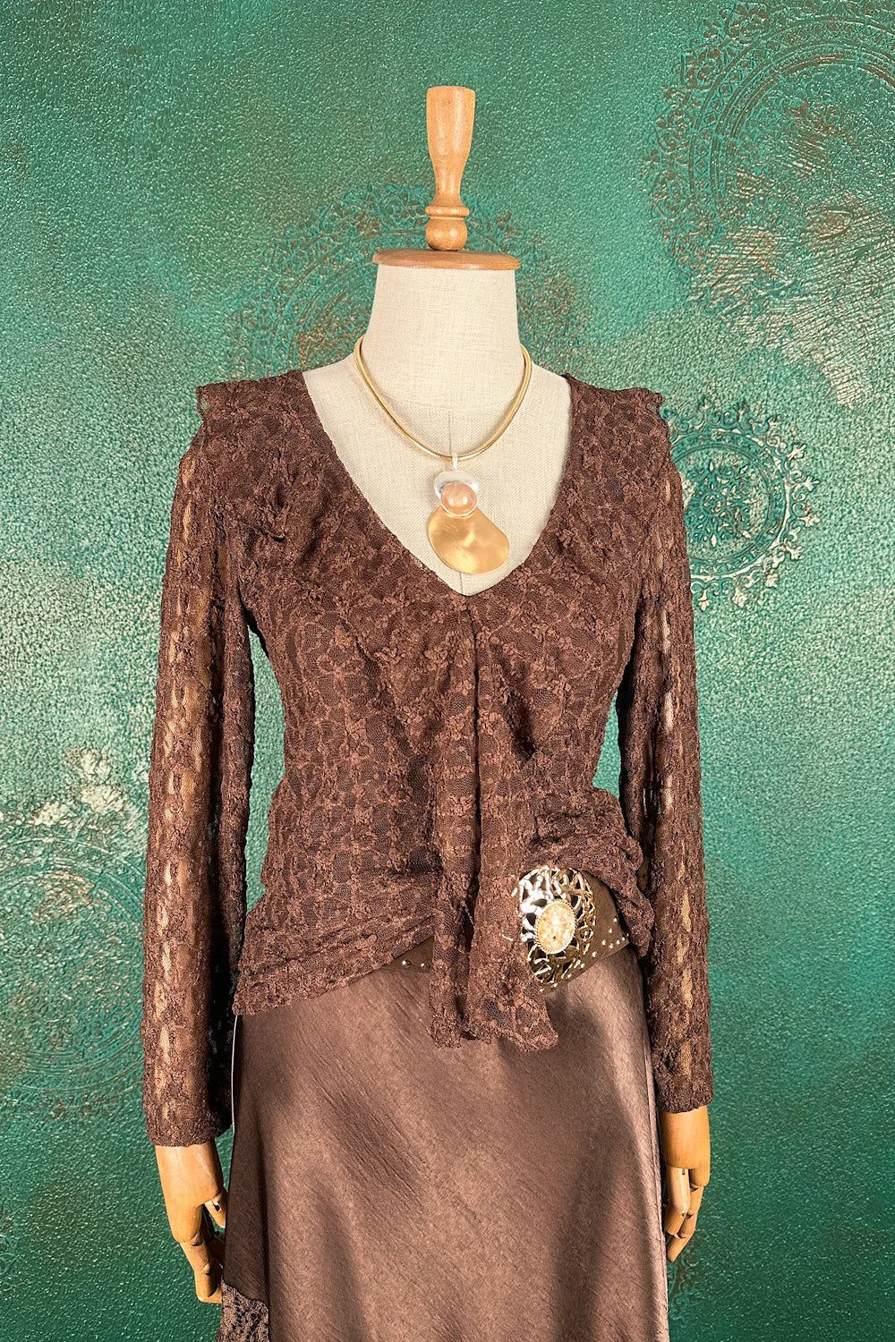 Volan Detaylı Dantelli Bluz