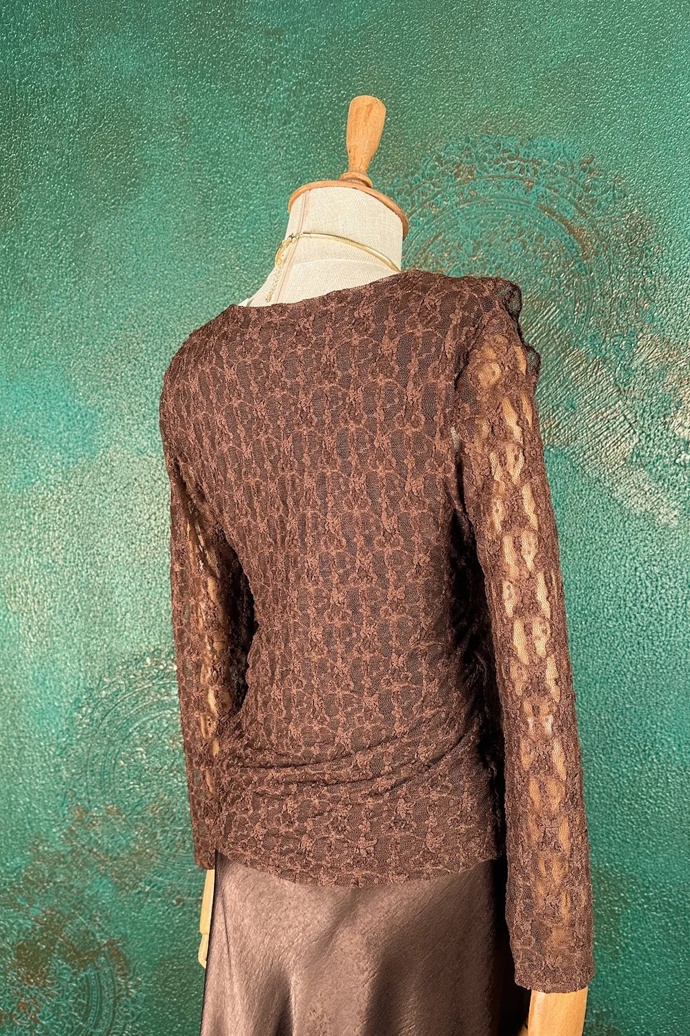 Volan Detaylı Dantelli Bluz