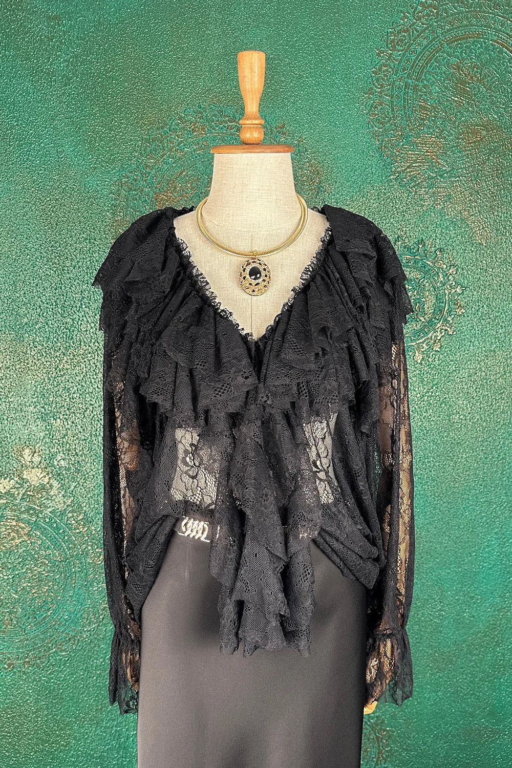 Dantel Detaylı Bluz