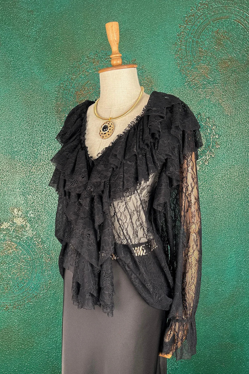 Dantel Detaylı Bluz