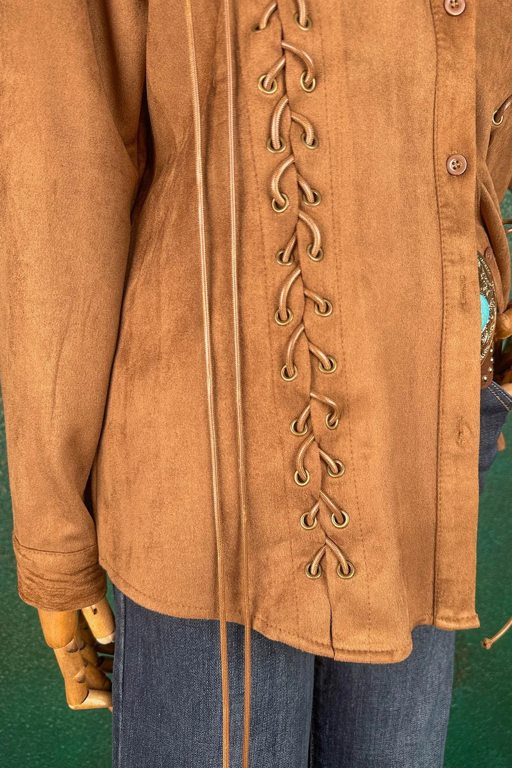 Bağcık Detaylı Nubuk Gömlek